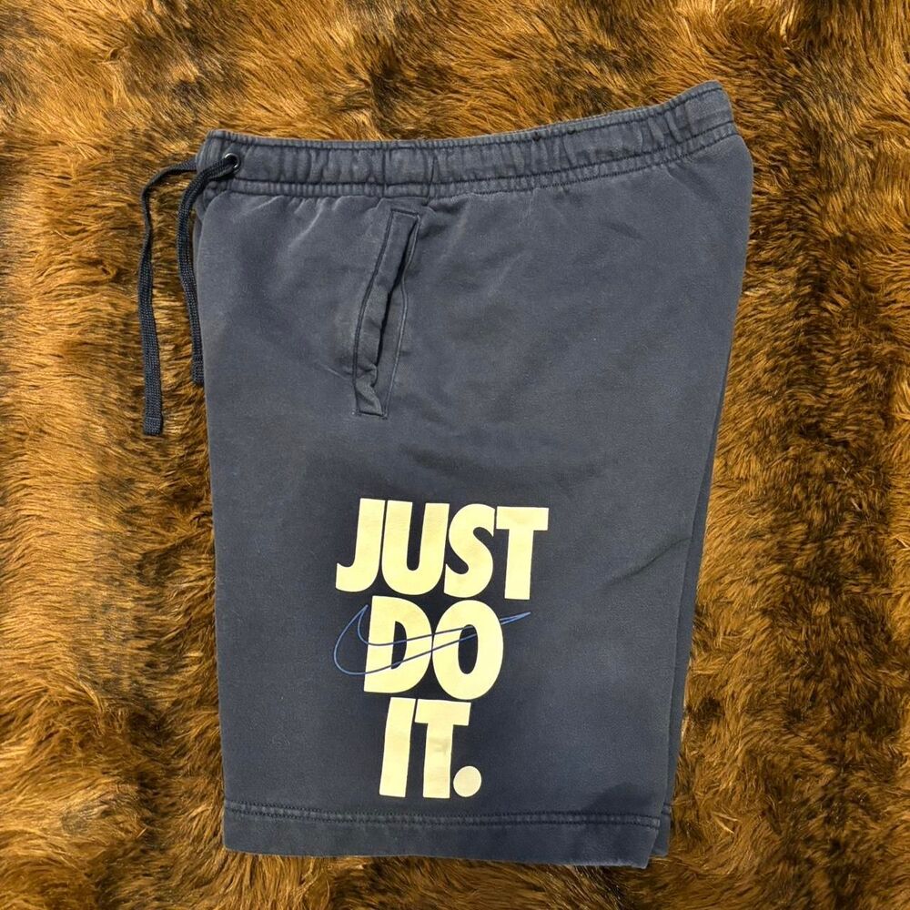 Nike Men's Navy and Blue Shorts